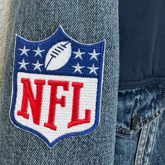 Levi’s Custom Dallas Cowboys Denim Trucker Jacket - Picture 7 of 7